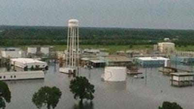 Arkema sets fire to remaining chemicals stocks at flooded site