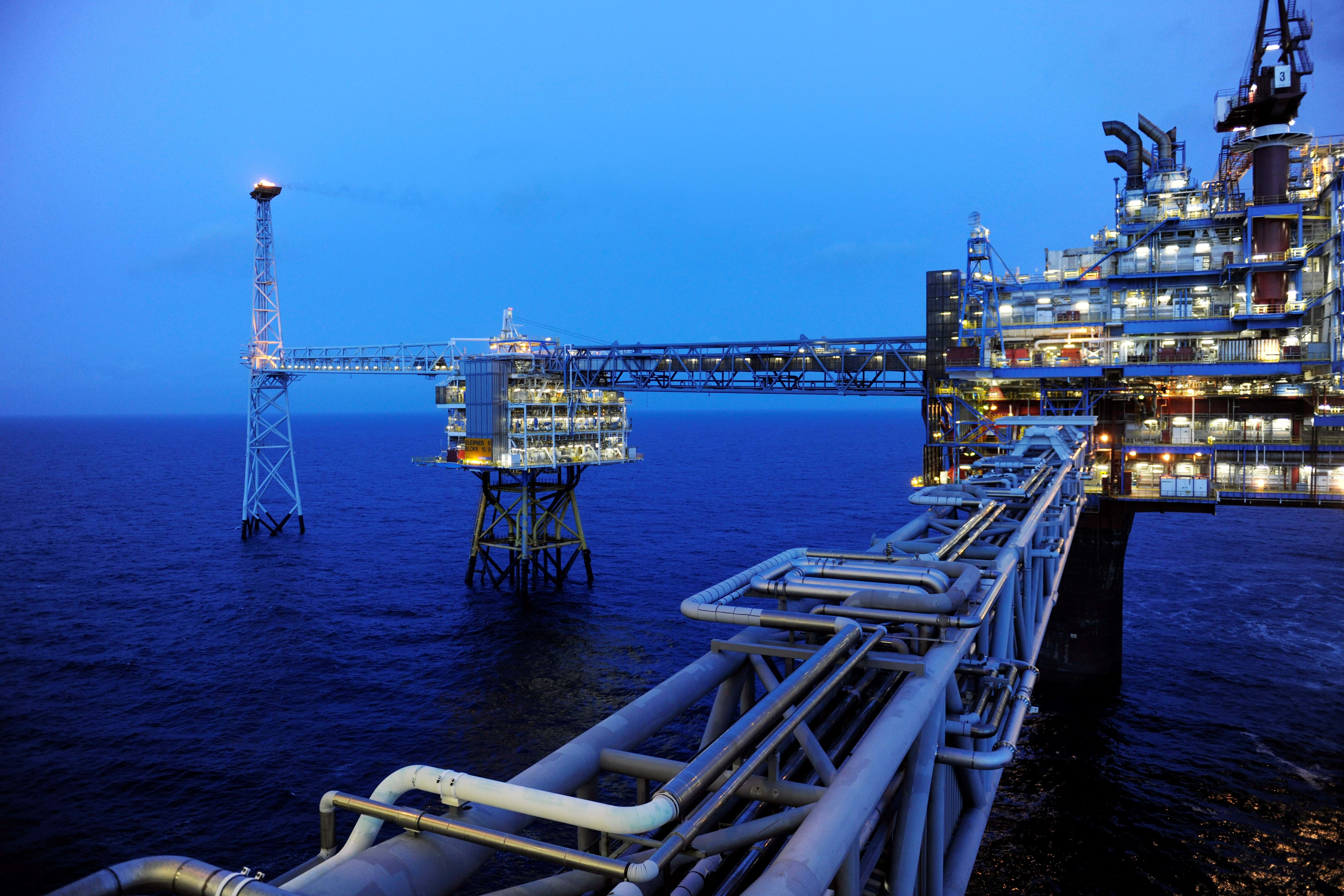 Экономика добывающей промышленности. Нефтедобыча в Северном море. Месторождения нефти в Норвегии. Катар нефть и ГАЗ. Норвегия добыча нефти и газа.