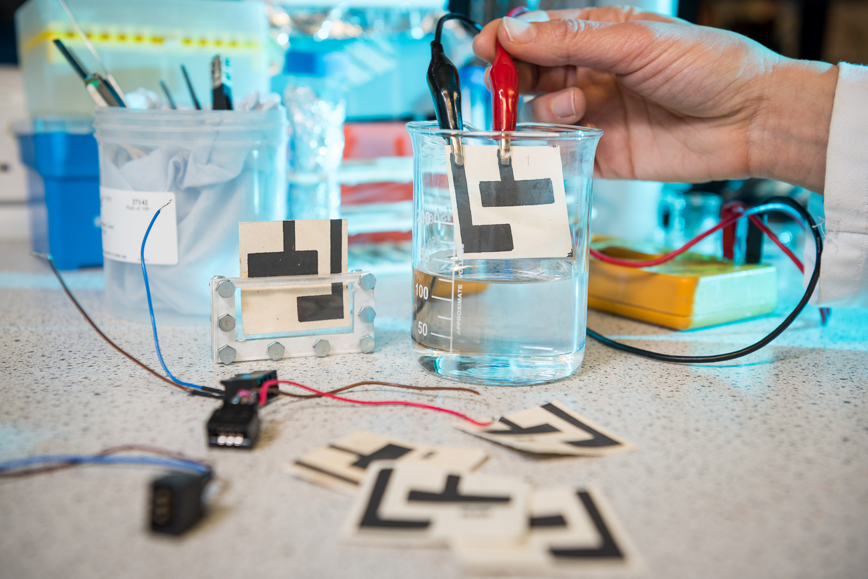 Cheap paper sensor detects water impurities 