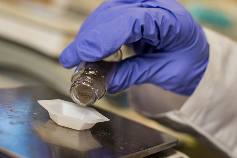 Catalyst turns nitrate pollution into water and N2