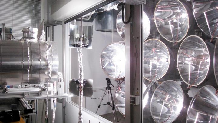 Solar reactor uses storage to produce fuel day and night