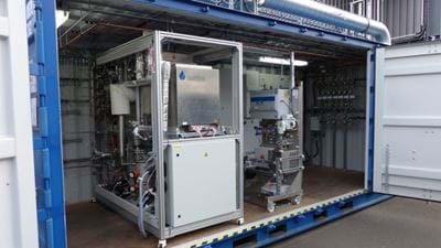 Producing synthetic gas with a single-step process