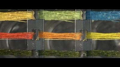 Threads that change colour in response to certain gases