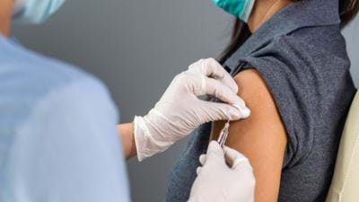 Moderna to open mRNA vaccine manufacturing facility in UK