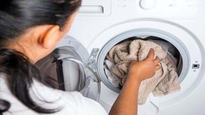 Chemical engineers explore upcycling microfibres released from washing clothes 