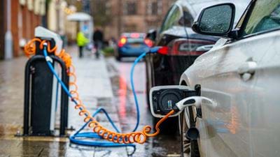 European Commission proposes EU-UK tariff delays on electric vehicles as it announces €3bn for battery manufacturing