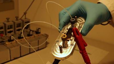 Electric avenue: researchers use electric fields to catalyse chemical reactions