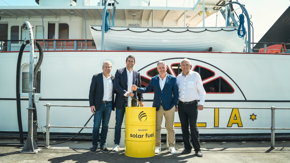 Solar power used to power steamboat in world-first 