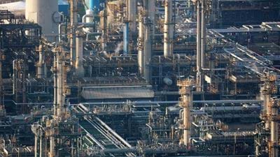 With Lindsey refinery on brink, UK government will review compensating refineries for high power costs
