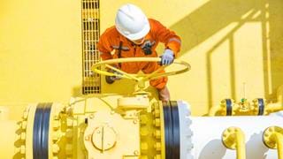 Shell prepared for continued low oil price 
